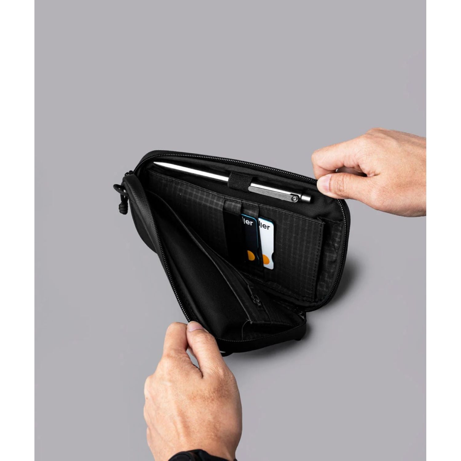 ALPAKA Bravo Passport Pouch Axoflux 210D (Black)