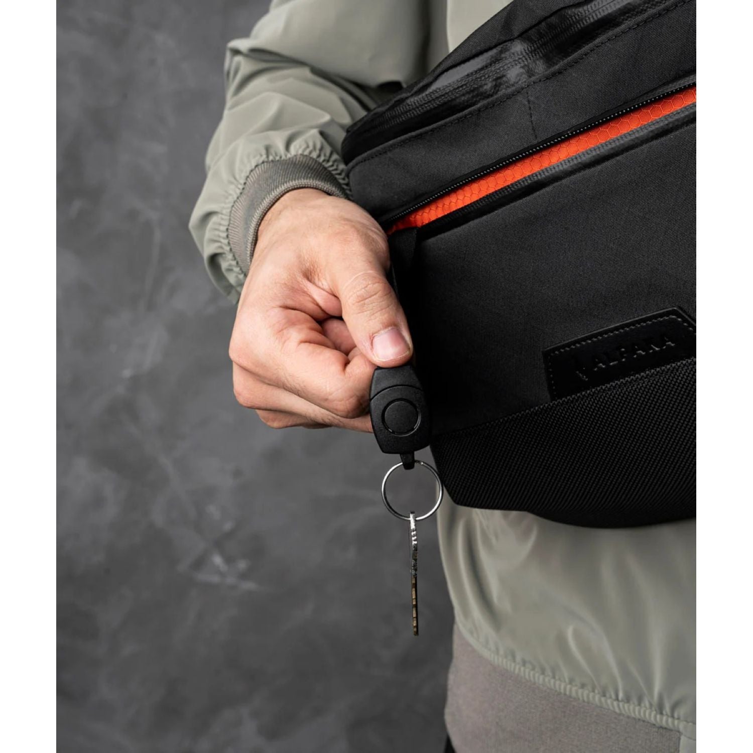 ALPAKA Bravo X Sling V2 Axogrid 300D (Black)