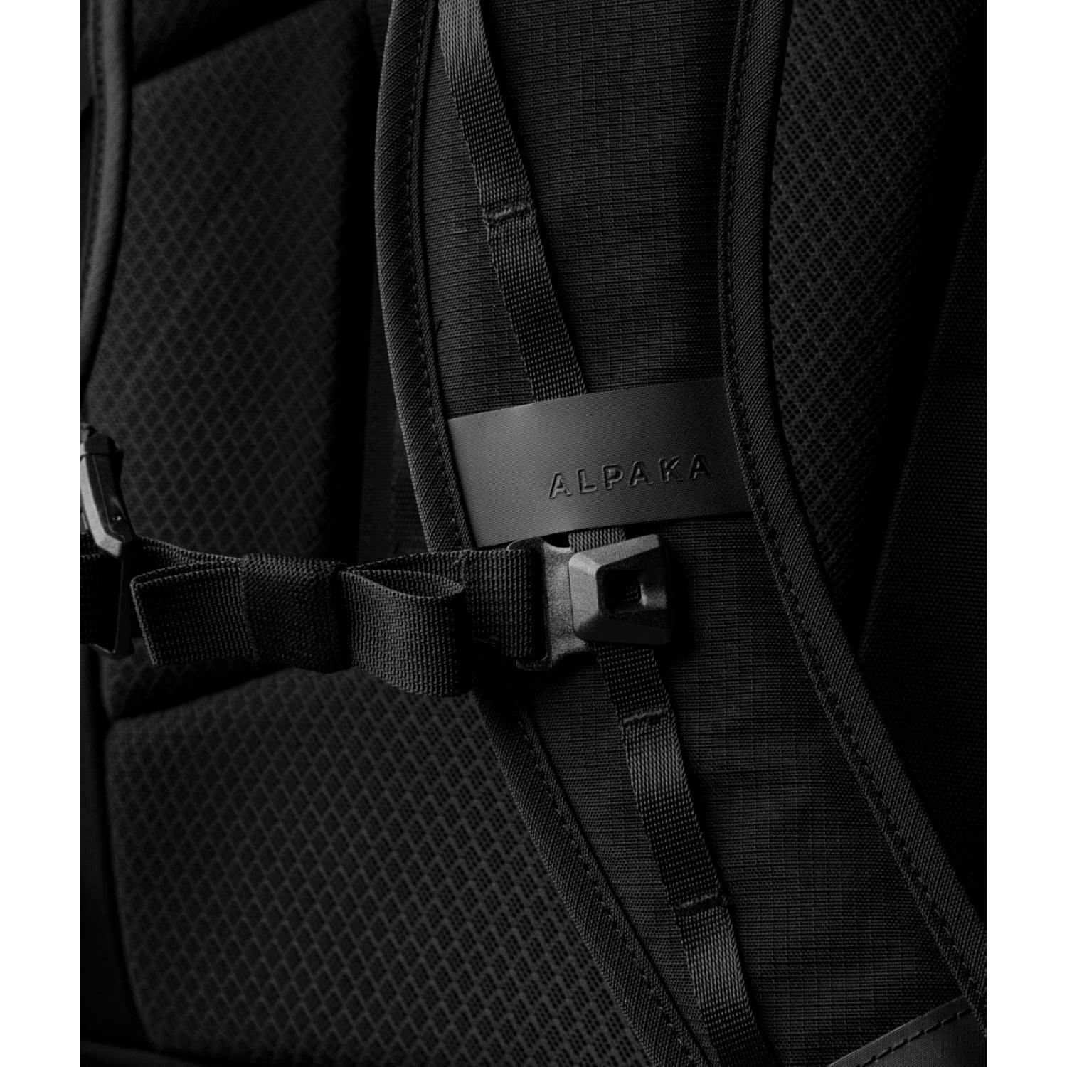 ALPAKA Elements Backpack Pro Axoflux 400D (Black)