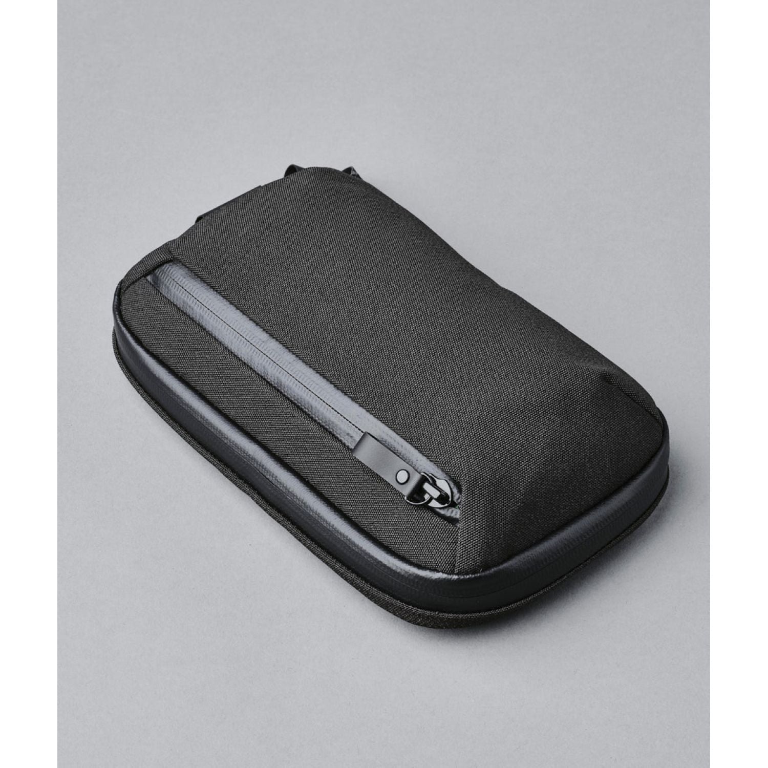 ALPAKA Elements Tech Case Mini Axoflux 600D (Black)