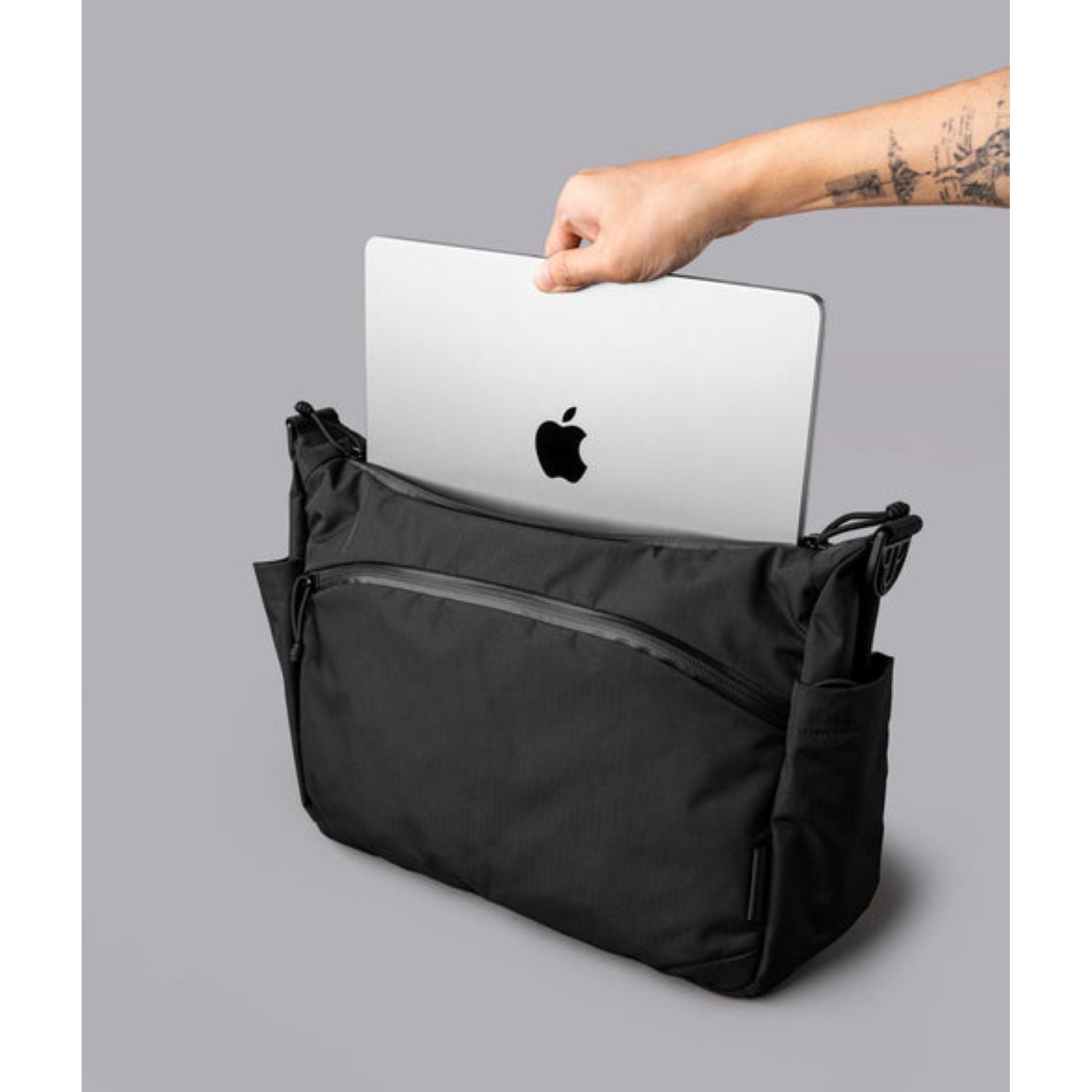 ALPAKA Flight Satchel Axoflux 210D (Black)