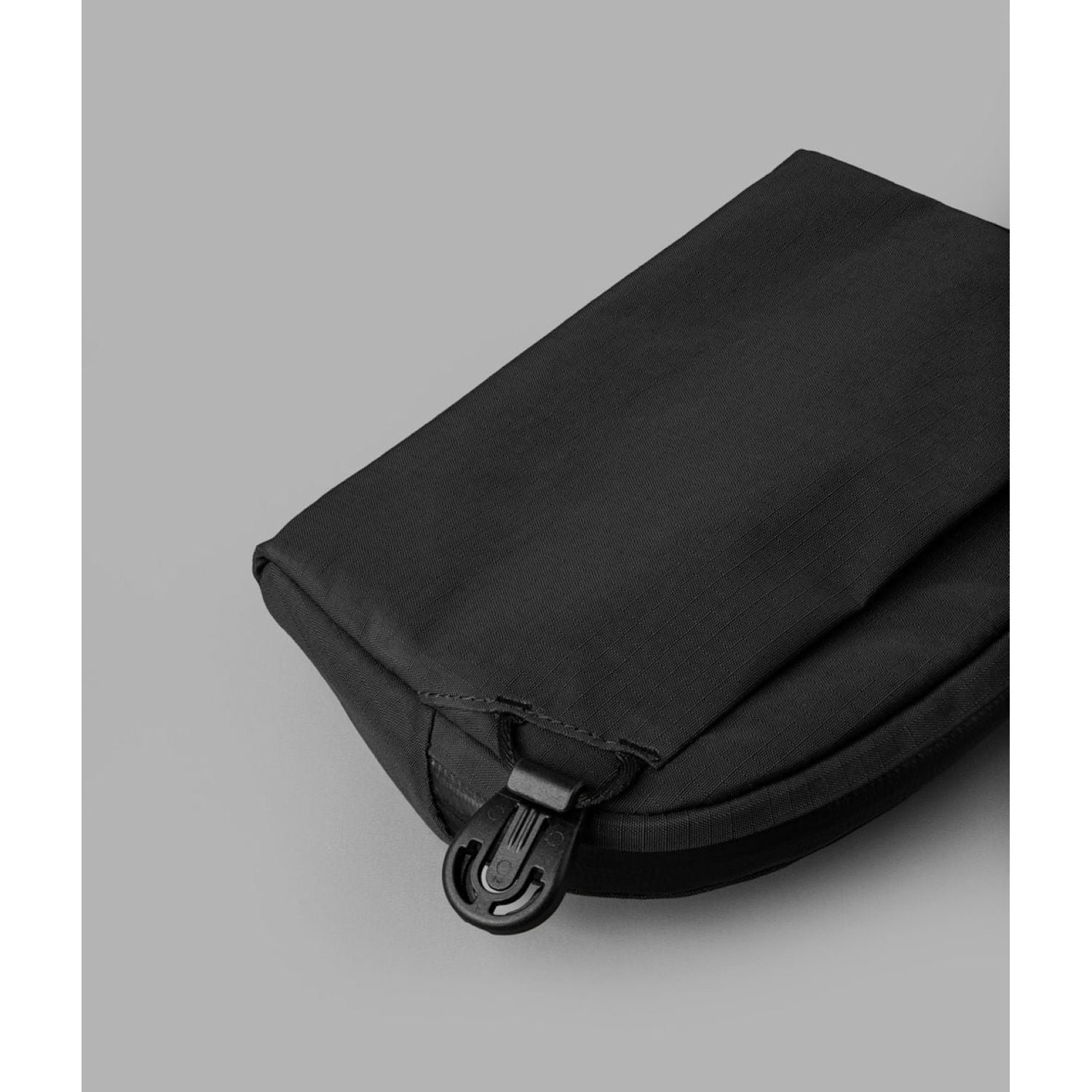 ALPAKA Flight Sling 1L Axoflux 210D (Black)