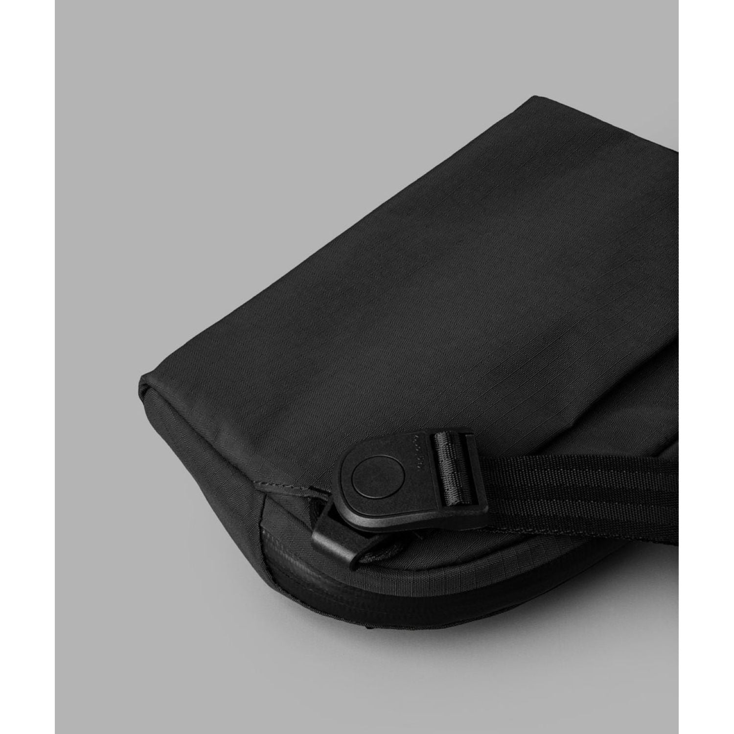 ALPAKA Flight Sling 1L Axoflux 210D (Black)