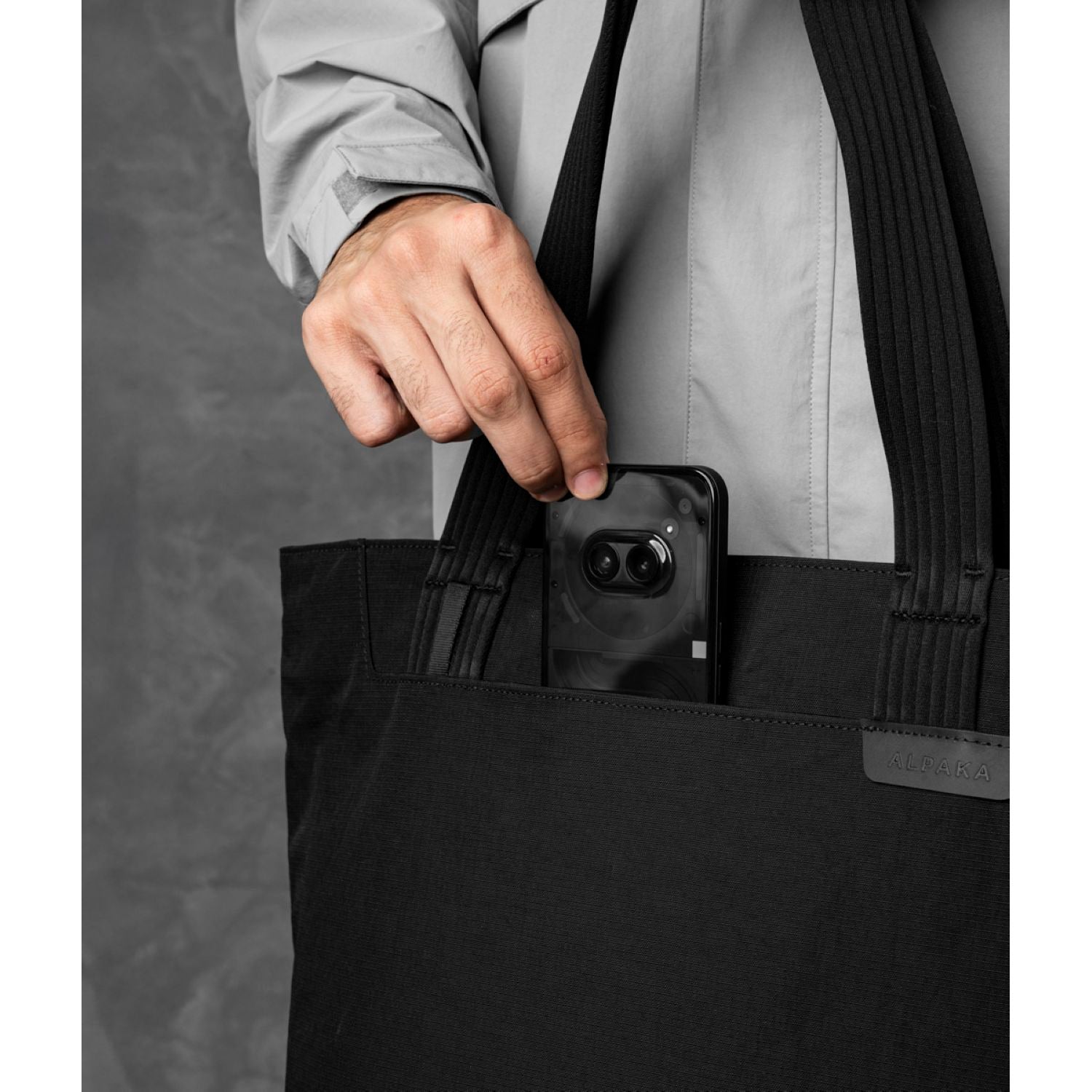 ALPAKA Flight Tote Bag (L) Axoflux 400D (Black)