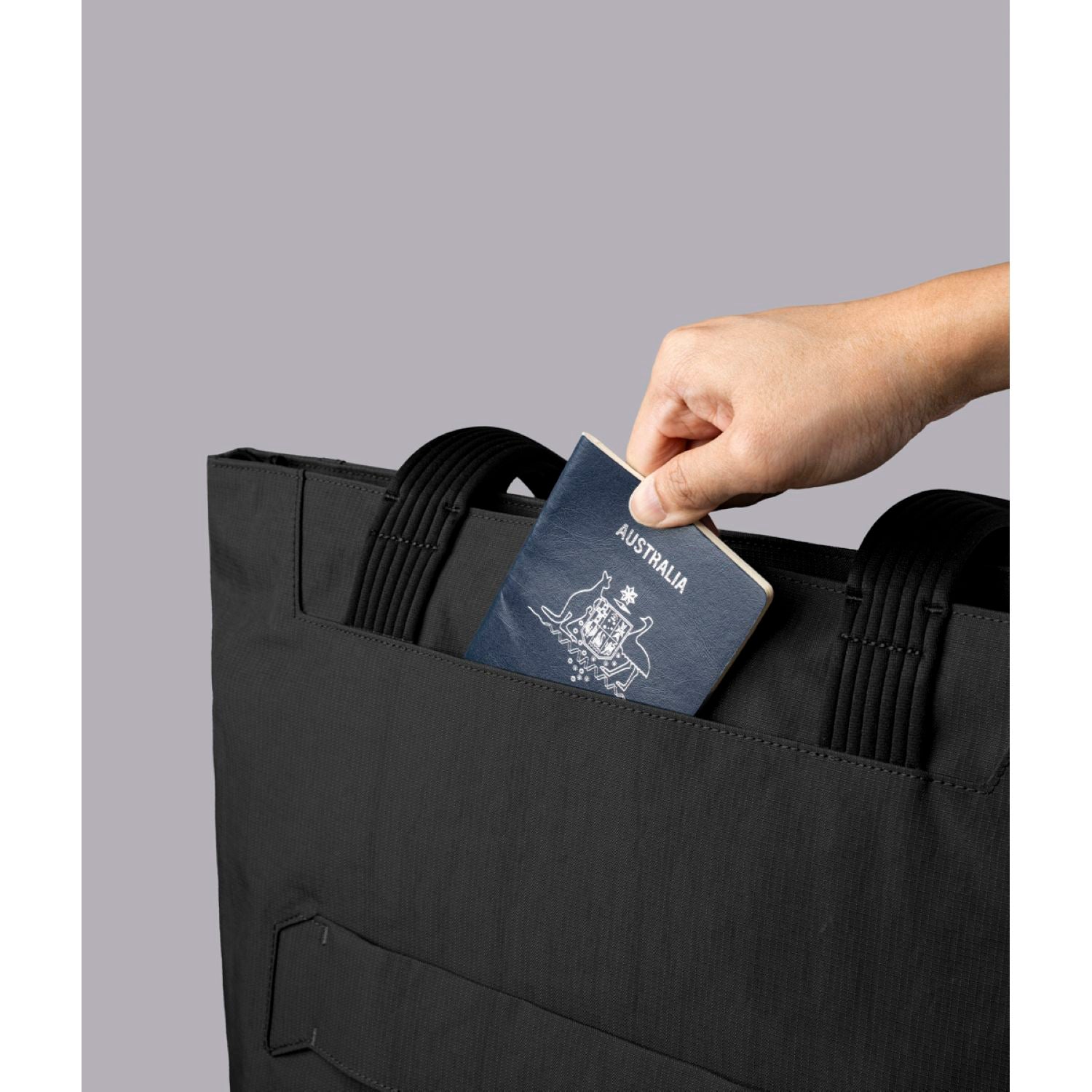 ALPAKA Flight Tote Bag (L) Axoflux 400D (Black)