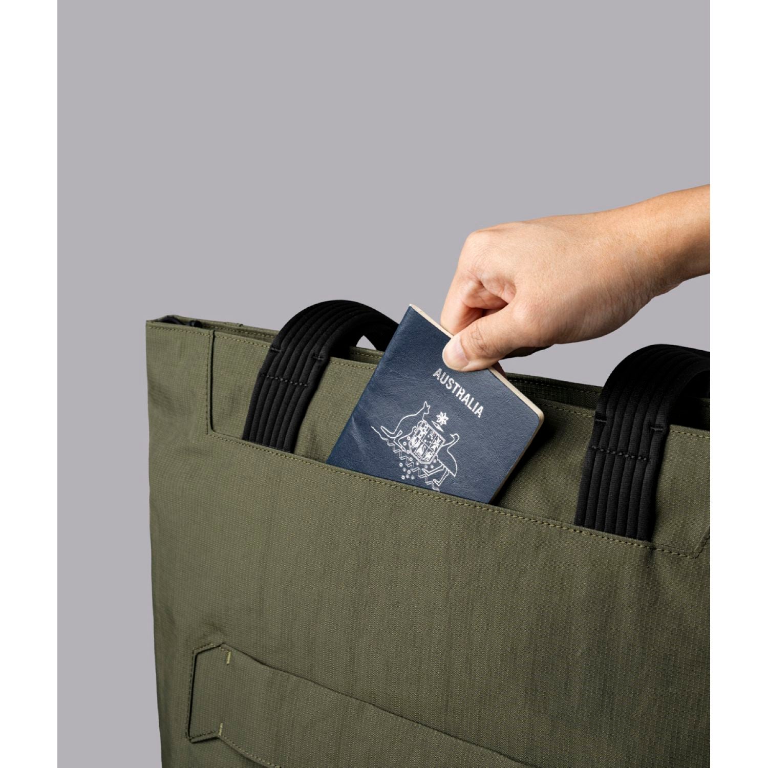 ALPAKA Flight Tote Bag (L) Axoflux 400D (Green)