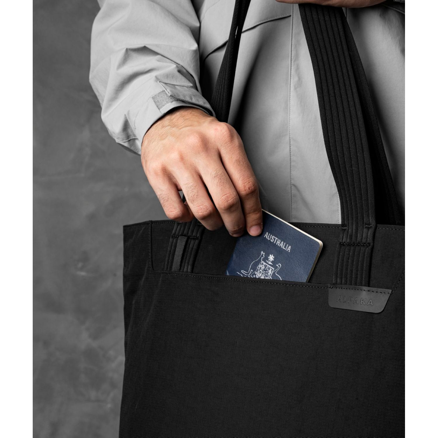 ALPAKA Flight Tote Bag (M) Axoflux 400D (Black)