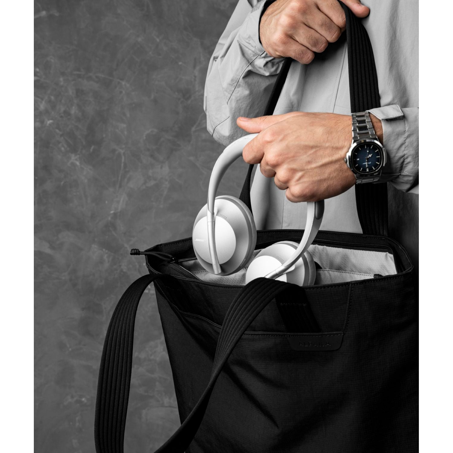 ALPAKA Flight Tote Bag (M) Axoflux 400D (Black)