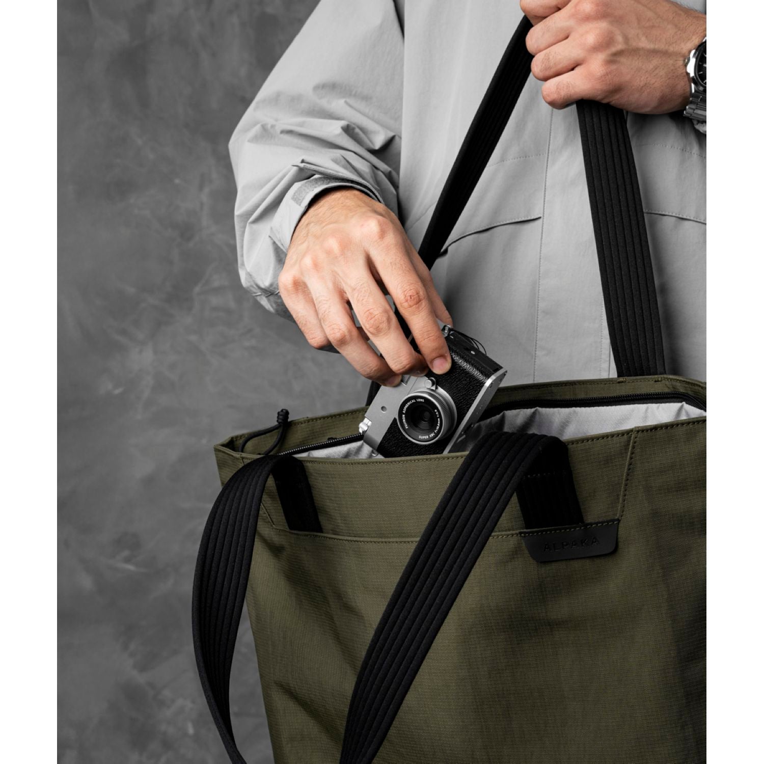 ALPAKA Flight Tote Bag (M) Axoflux 400D (Green)