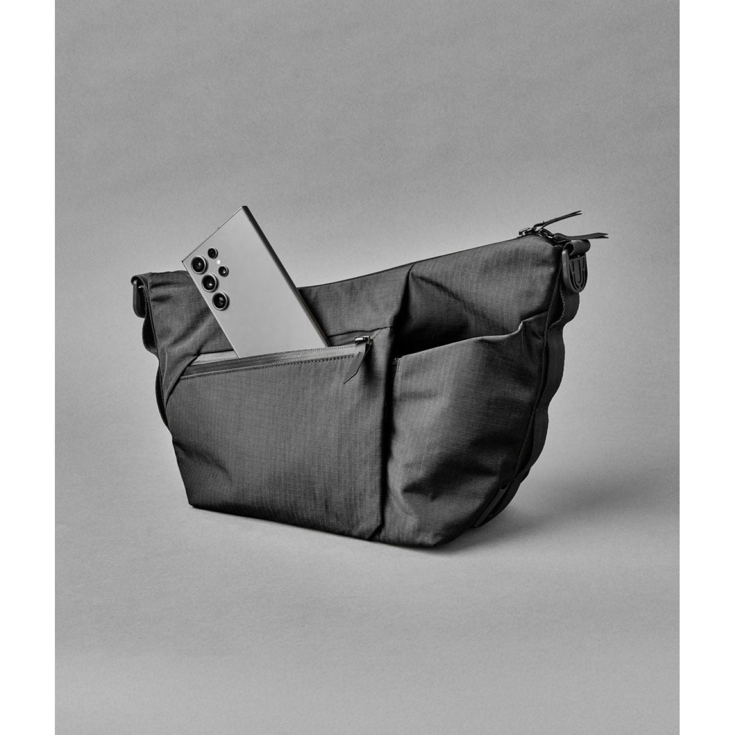 ALPAKA Flow Satchel Axoflux 210D (Black)