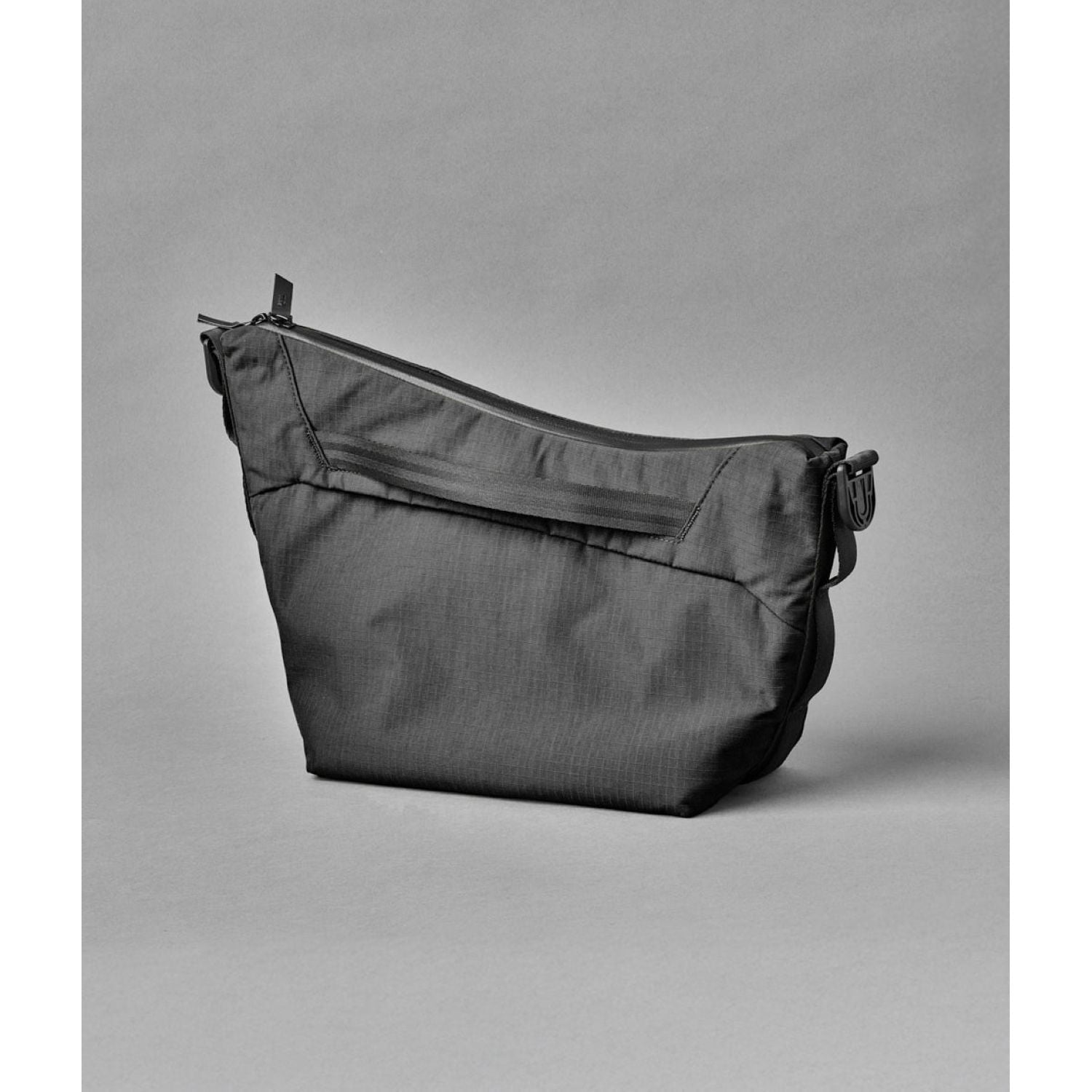 ALPAKA Flow Satchel Axoflux 210D (Black)