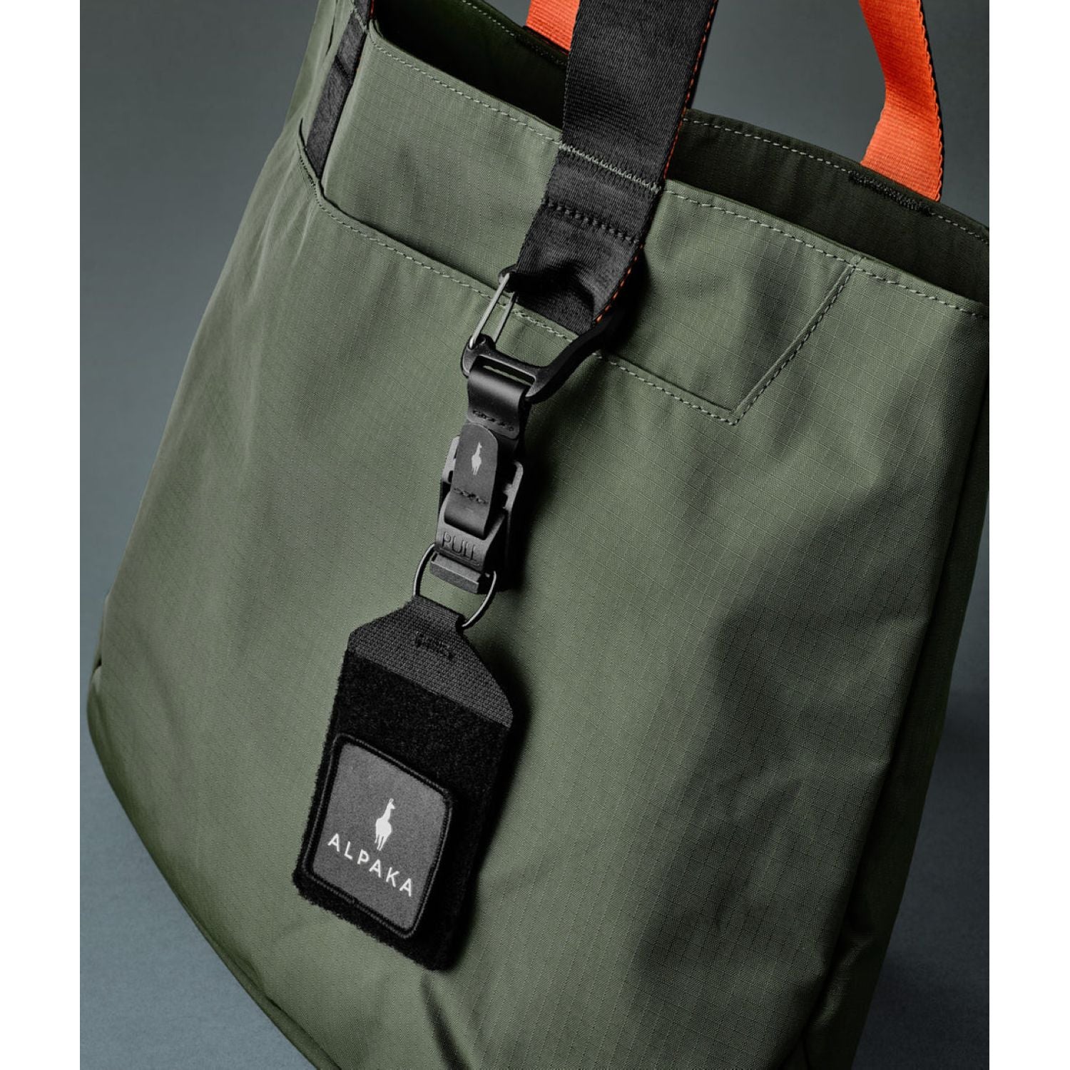 ALPAKA Hub Carabiner L (Black)