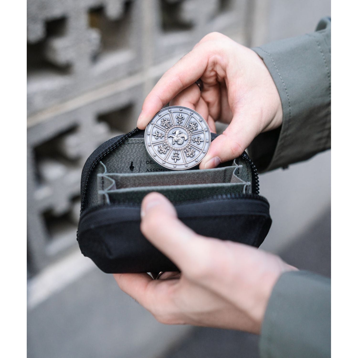 ALPAKA Hub Zip Pocket Axoflux 300D (Black)