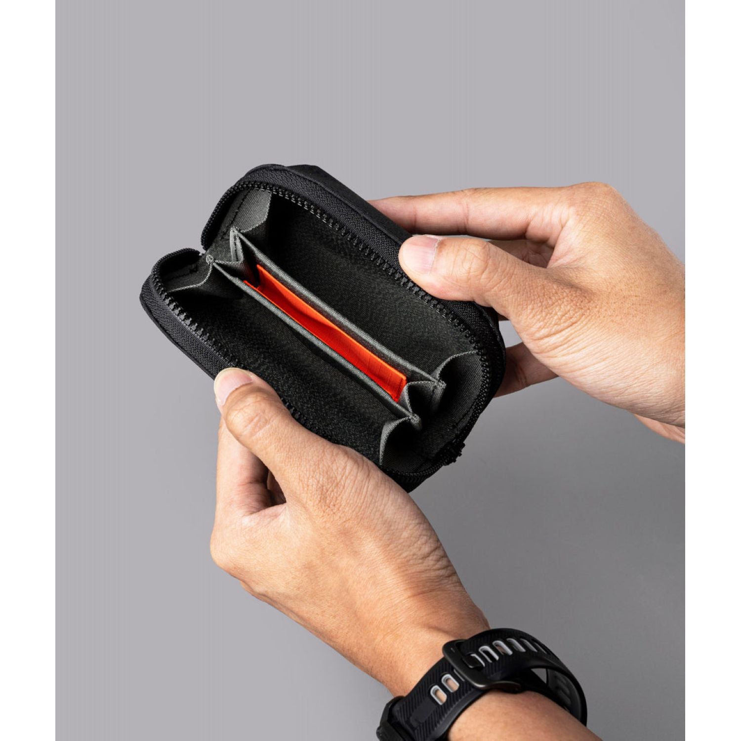 ALPAKA Hub Zip Pocket Axoflux 300D (Black)