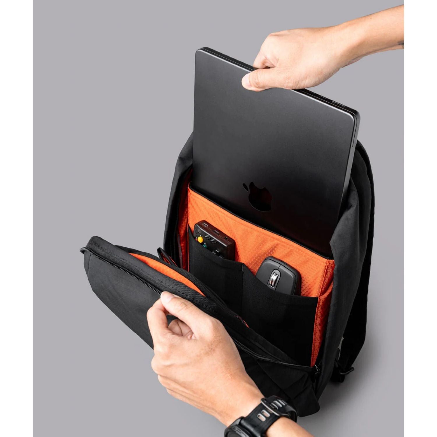 ALPAKA Metro Backpack Axogrid 210D (Black)