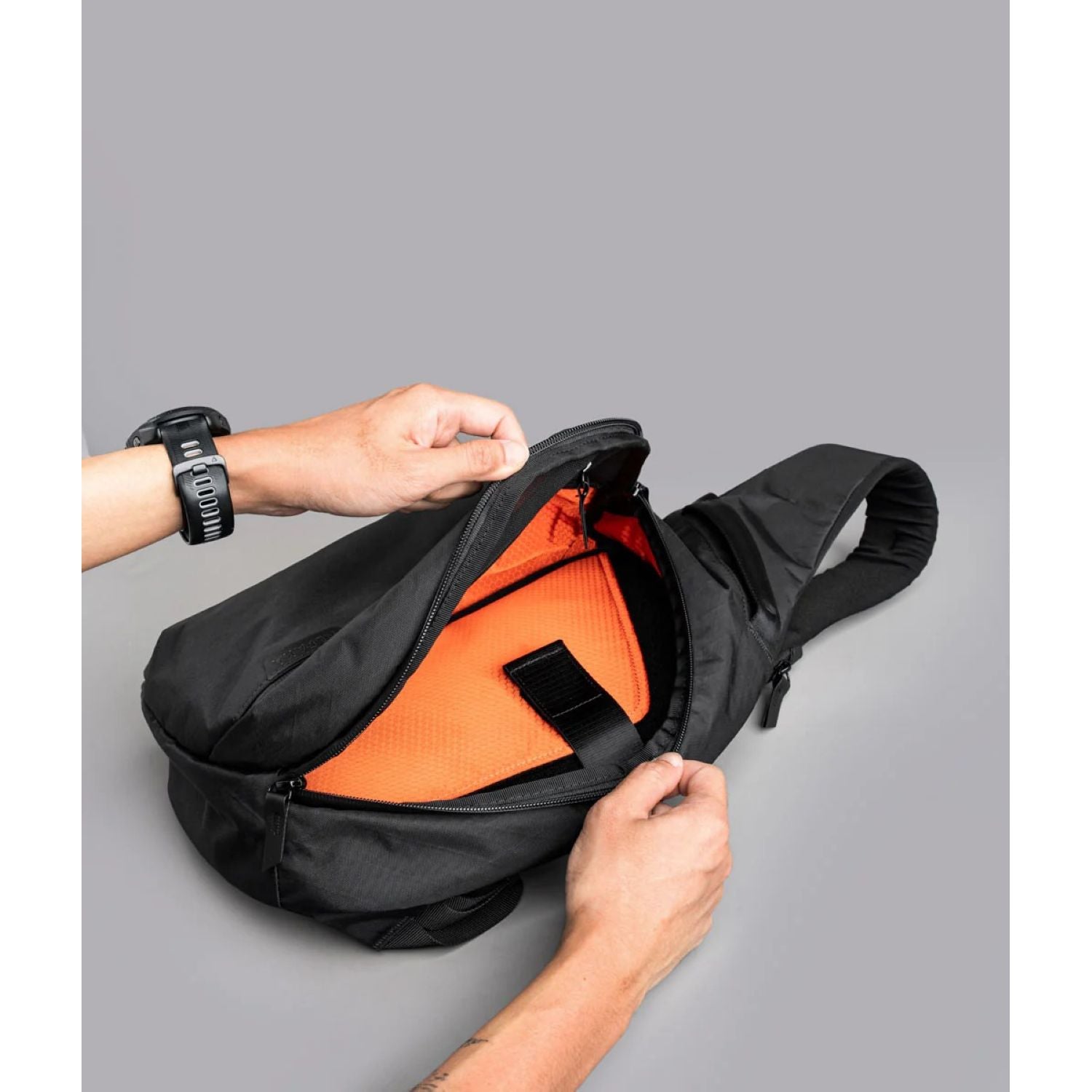 ALPAKA Metro Crossbody Left Shoulder X-Pac VX42 (Black)