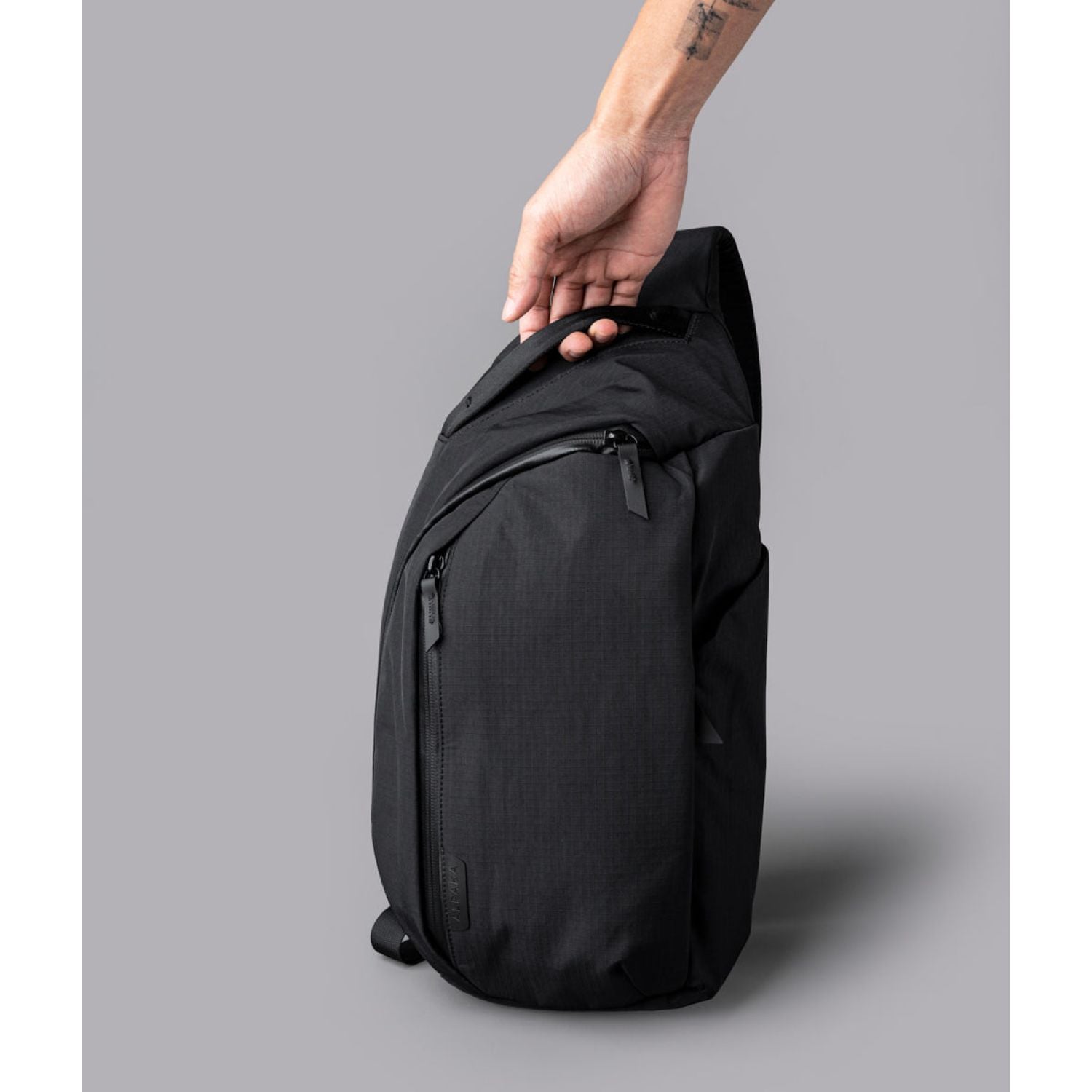 ALPAKA Metro Crossbody Right Shoulder Axoflux 210D (Black)