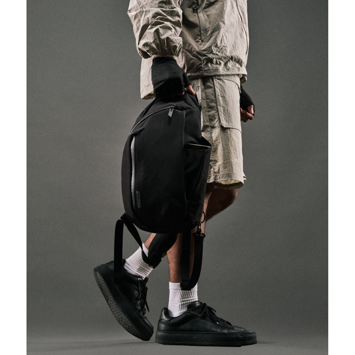 ALPAKA Metro Crossbody Right Shoulder Axoflux 210D (Black)