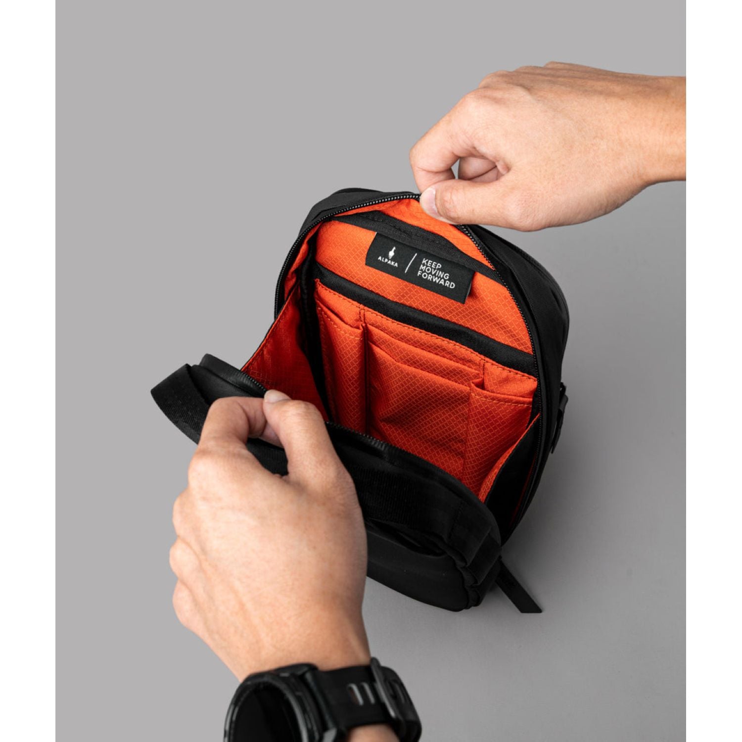 ALPAKA Metro Sling V2 X-Pac VX42 (Black)