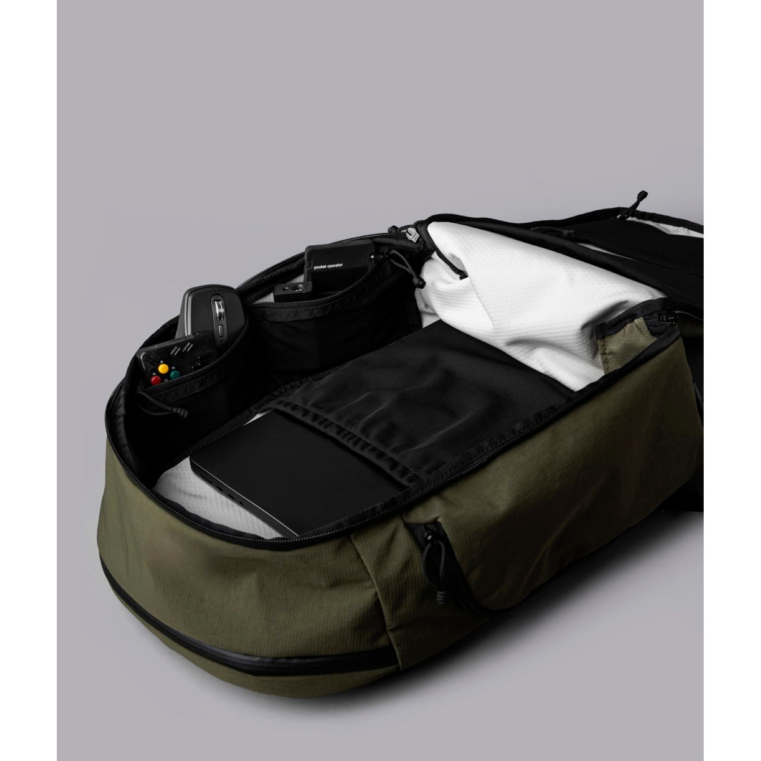 [PRE-ORDER] ALPAKA Traverse Backpack 30L Axoflux 400D (Green)