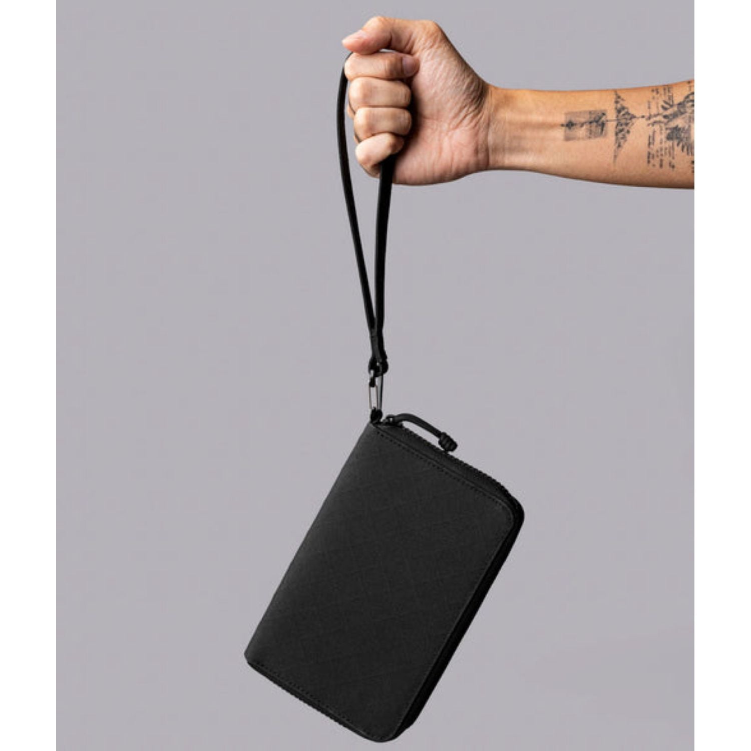 ALPAKA Zip Passport  Wallet Axogrid 300D (Black)