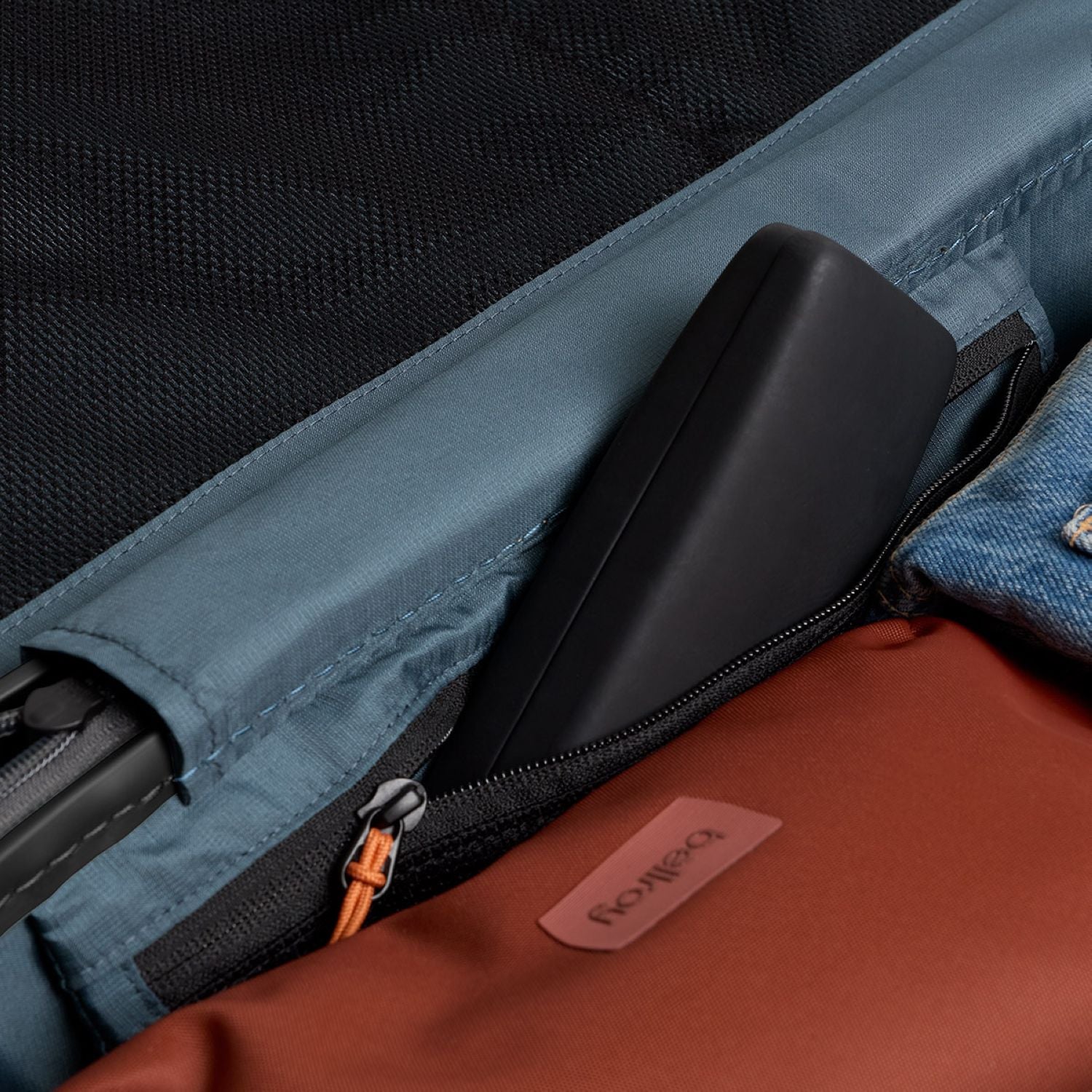 Bellroy Transit Check-In - Black