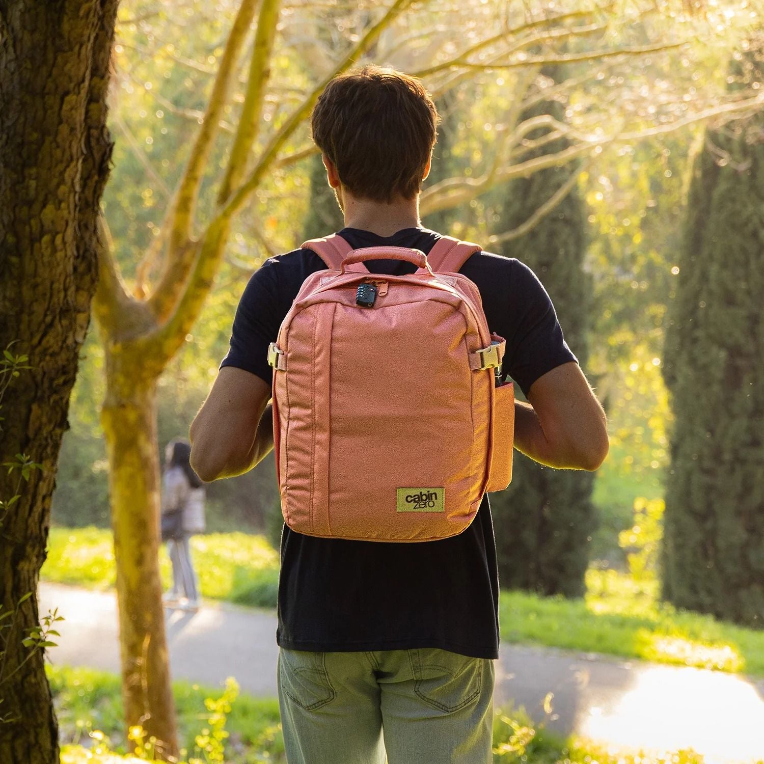 CabinZero Classic 28L Backpack - Laptop (Pinku)