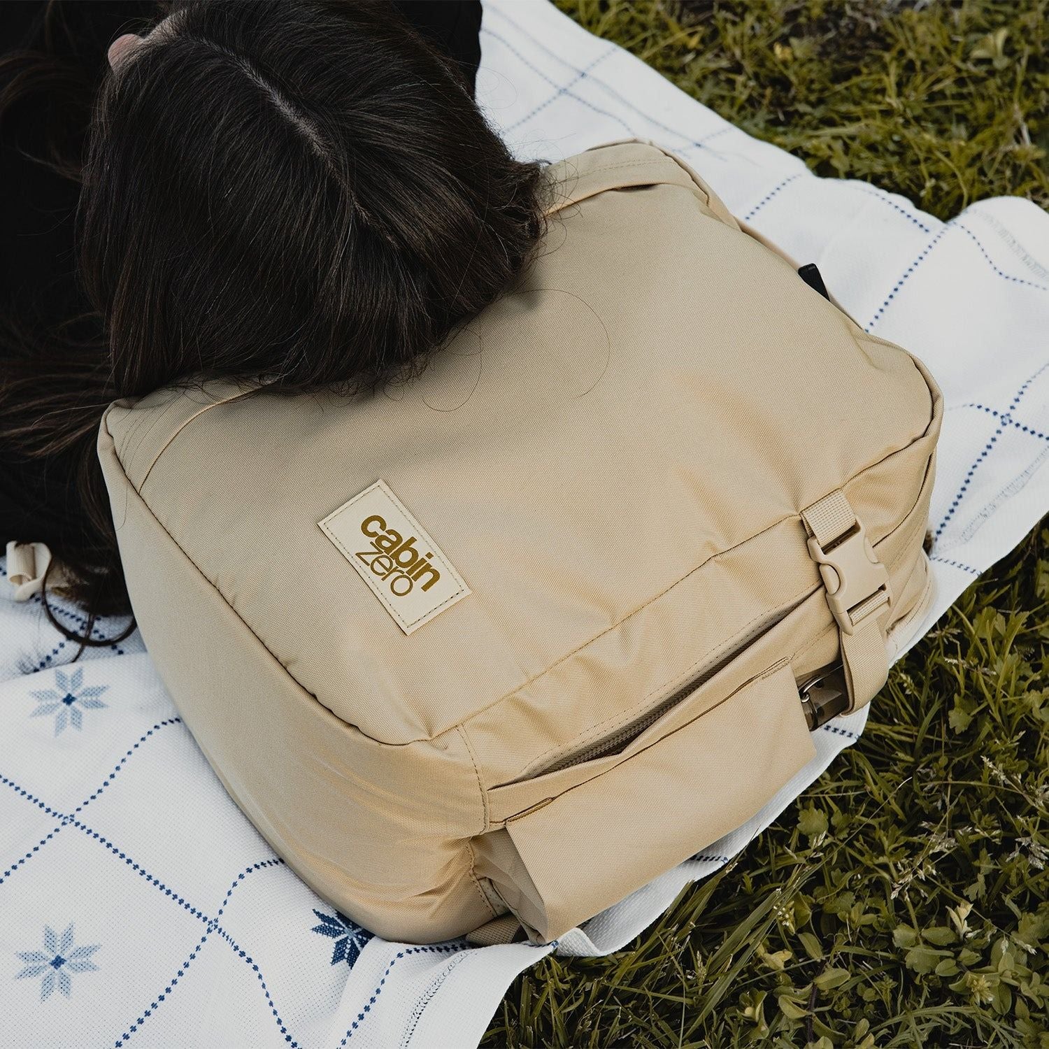 CabinZero Classic 28L Backpack - Laptop (Shell White)