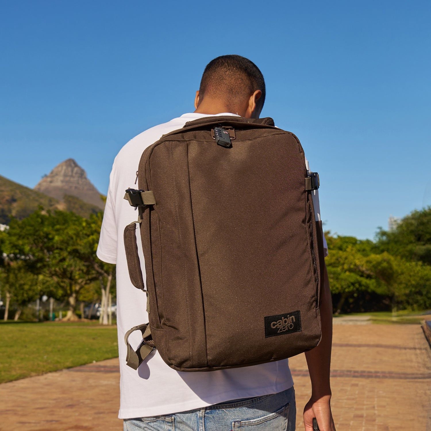 Cabinzero Classic Tech Backpack - Laptop 36L (Redwood)
