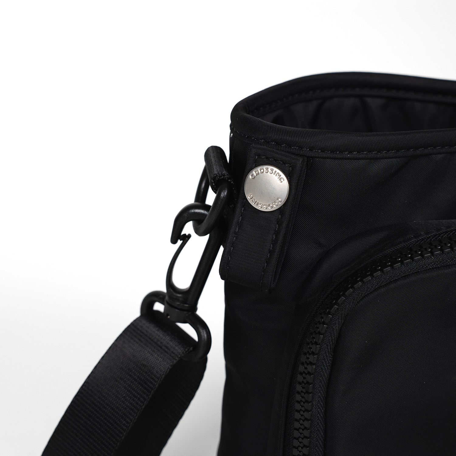 Crossing Water Bottle Crossbody Bag With  Front Pocket 2L - Black