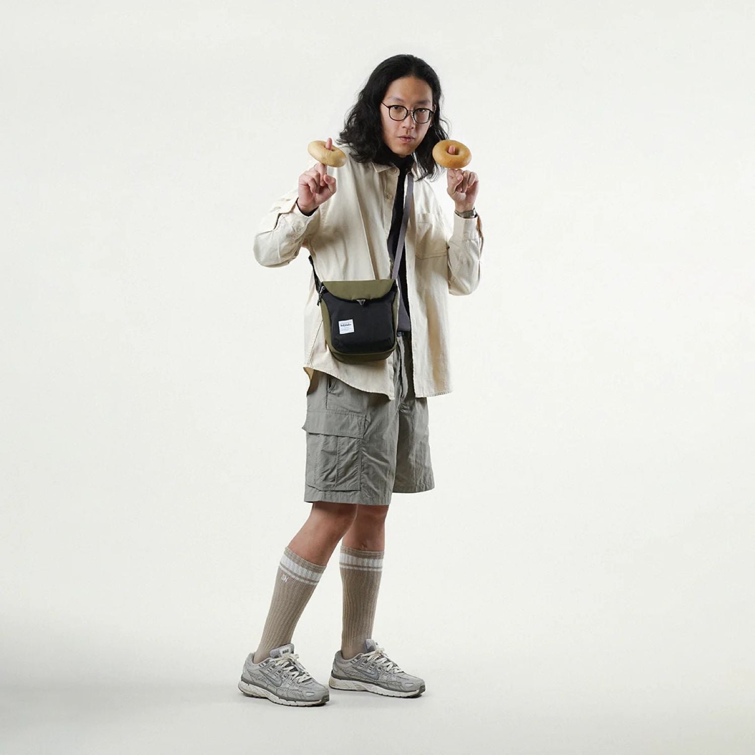 Hellolulu Desi Sling Bag Recycled (Capulet Olive/Flat Black)