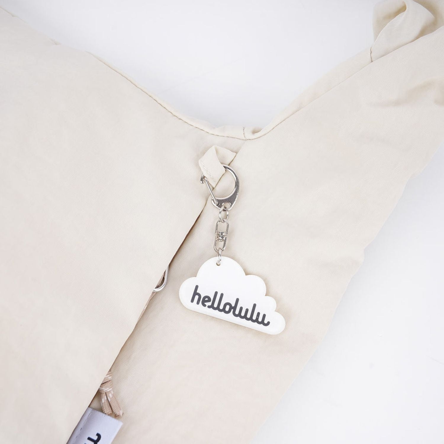 Hellolulu Elan Day Off Bucket Shoulder Bag (Vanilla White)