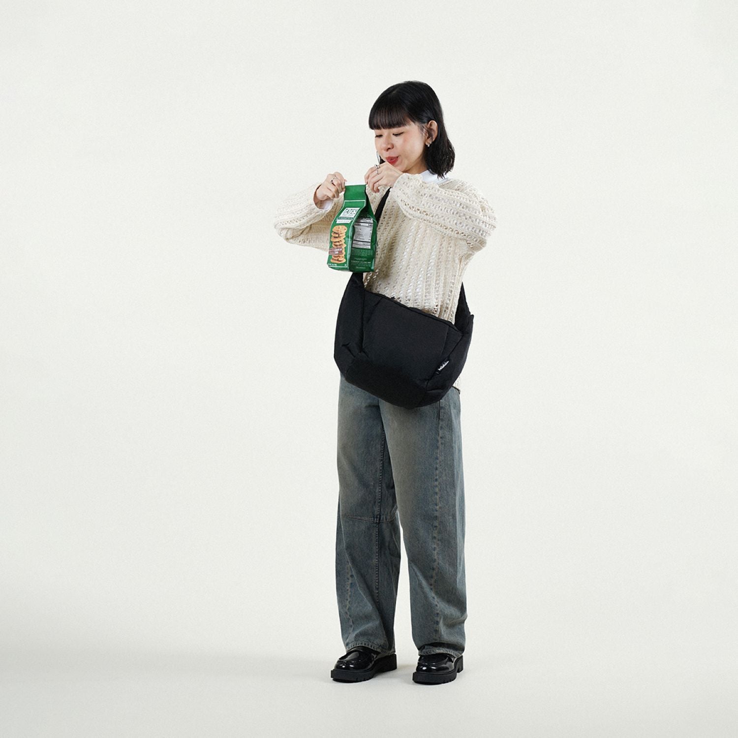 Hellolulu Miles Shoulder Bag (M) (Jade Black) – The Planet Traveller