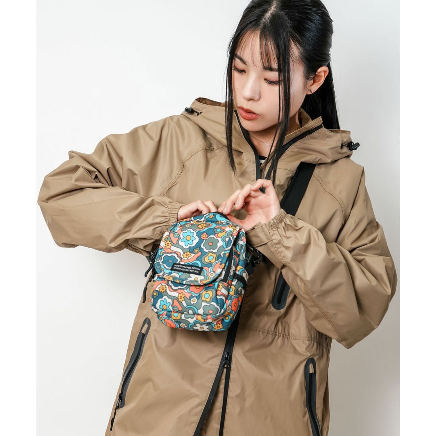 Kiu Water Repellent 600D Flap Pocket Shoulder Bag (Black)