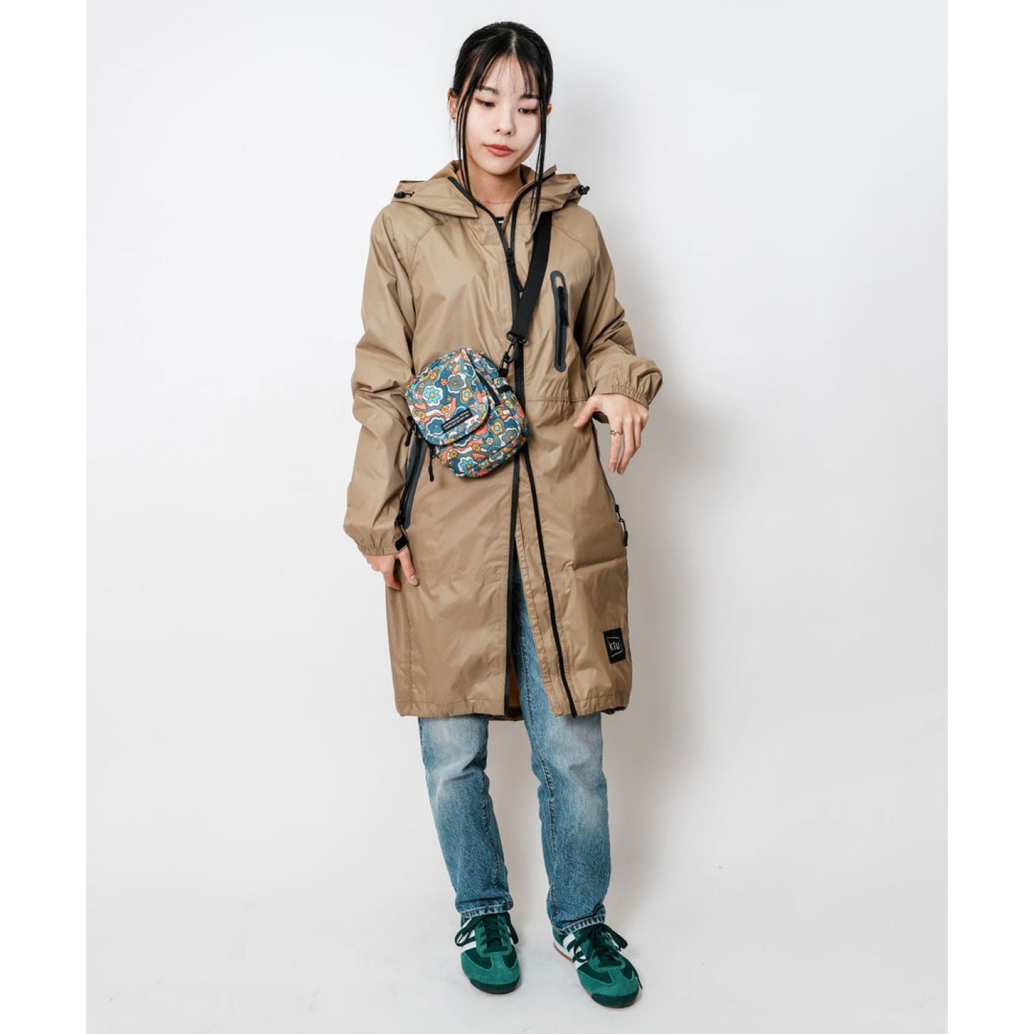 Kiu Water Repellent 600D Flap Pocket Shoulder Bag (Black)