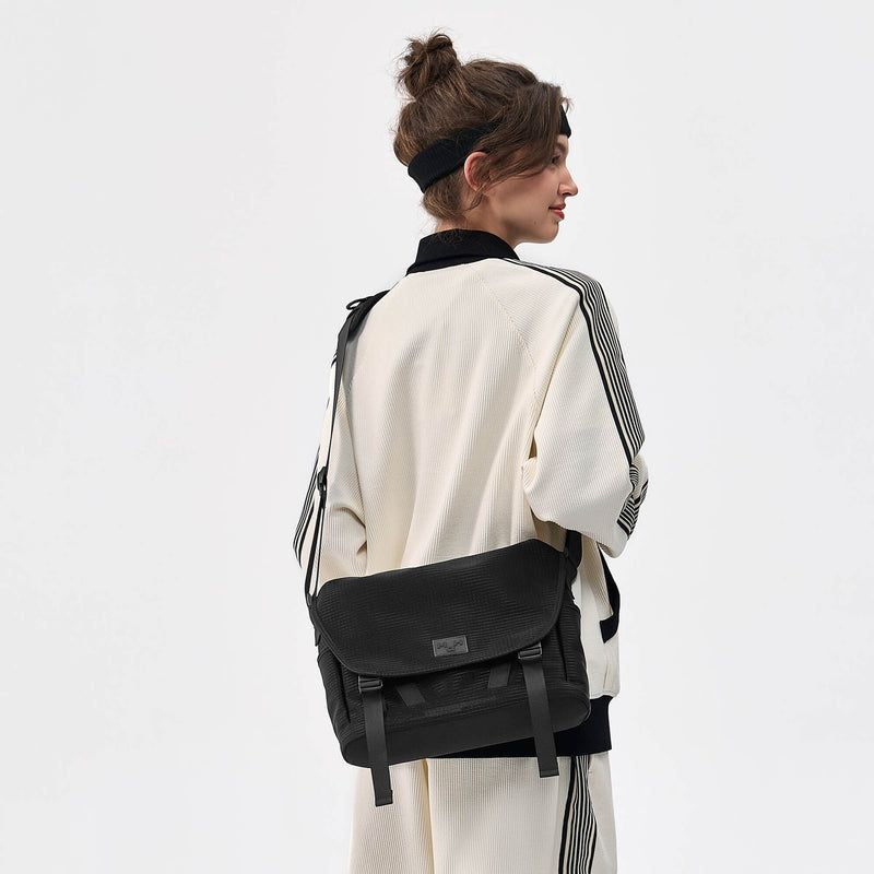 MAH Young Tour Ease 6L Crossbody - Black
