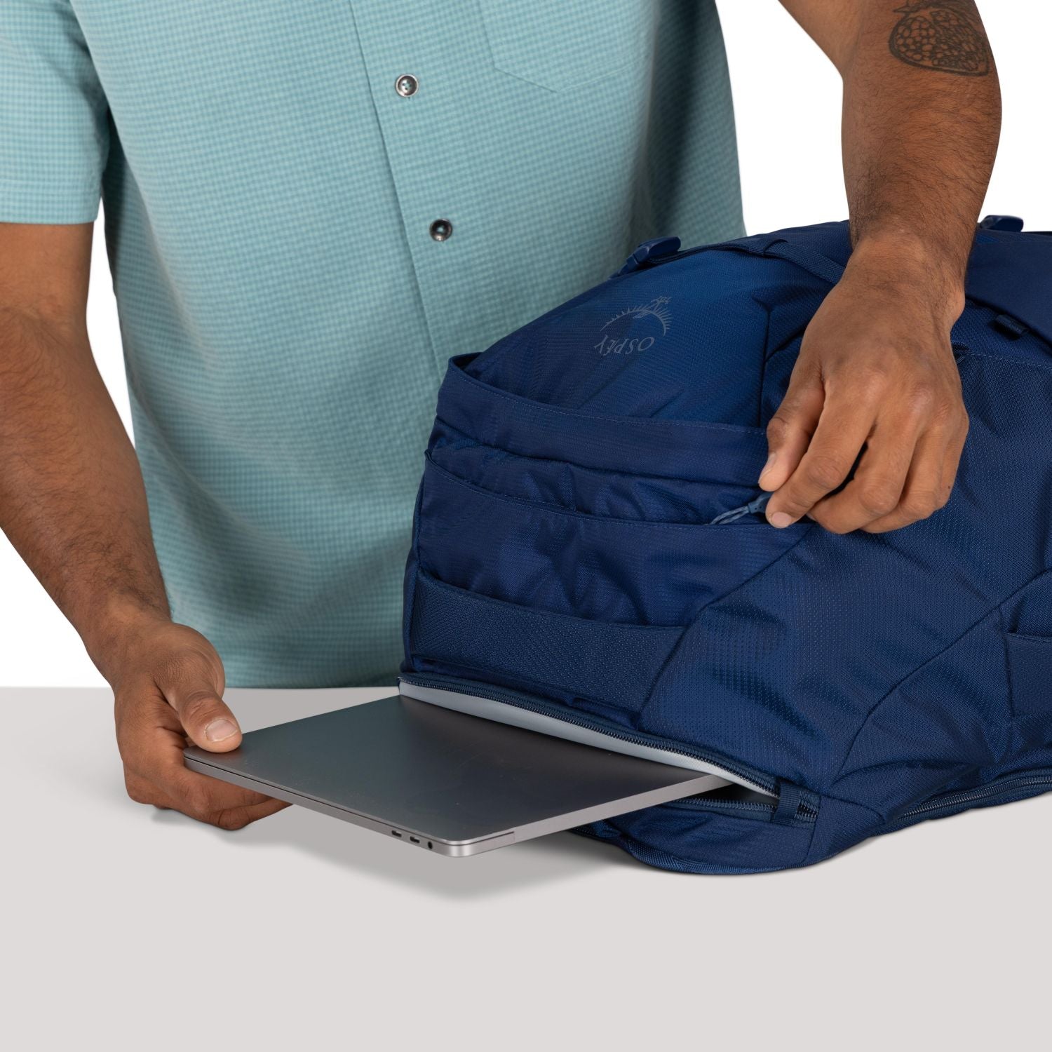 Osprey Farpoint 40 Backpack O/S - Black V2