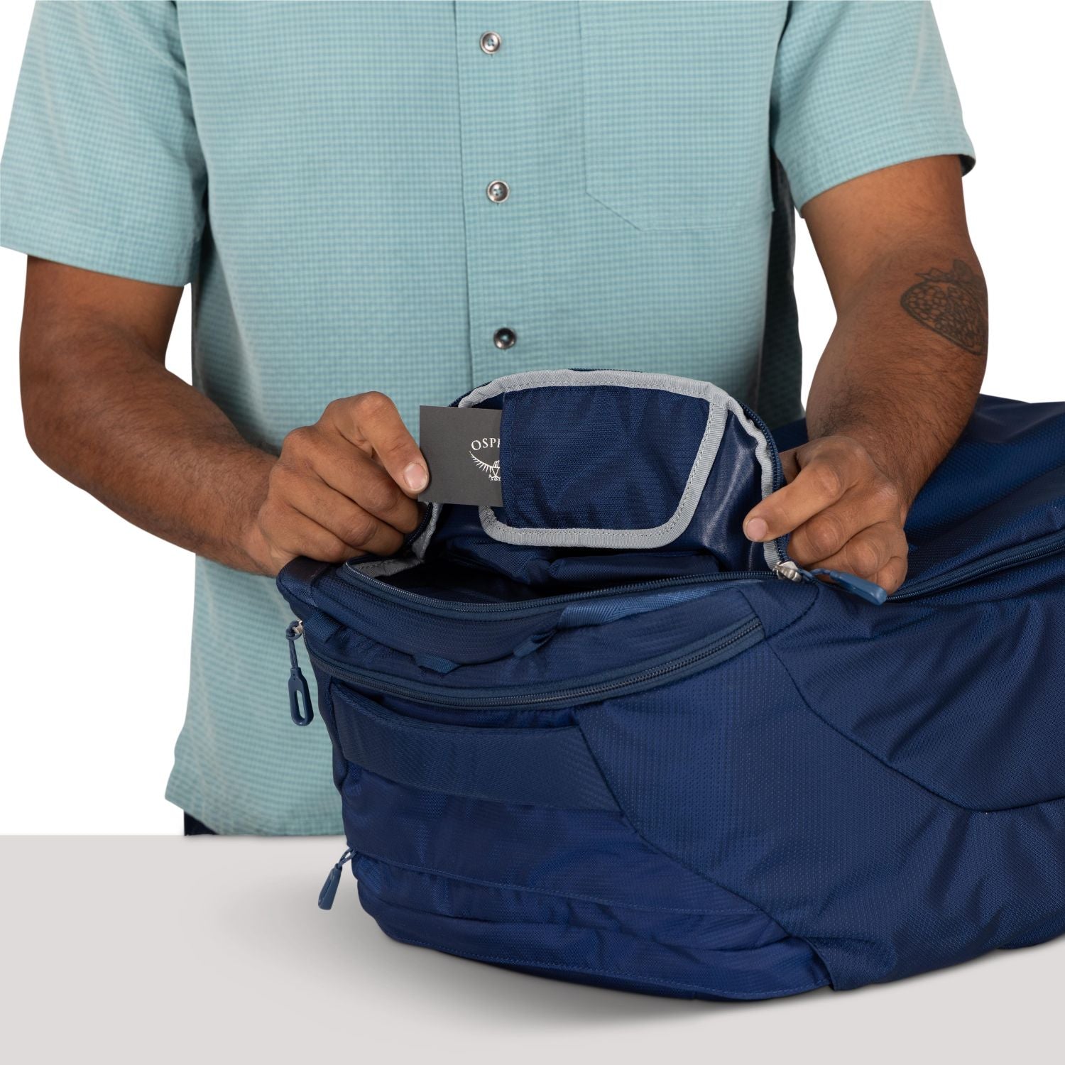 Osprey Farpoint 40 Backpack O/S - Black V2