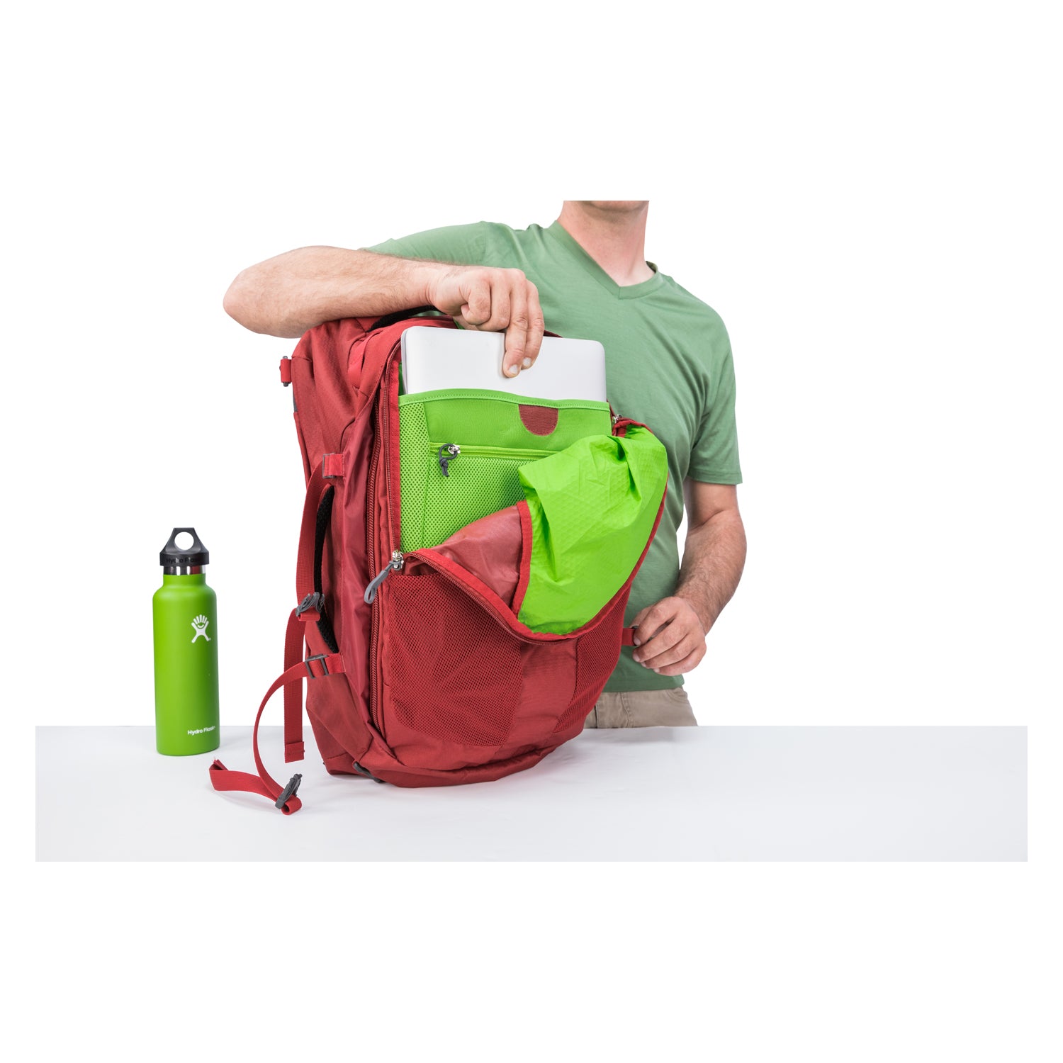 Osprey Farpoint Travel Pack Carry-On 40 Backpack - Medium/Large - Men's Travel - Trekking (Jasper Red)