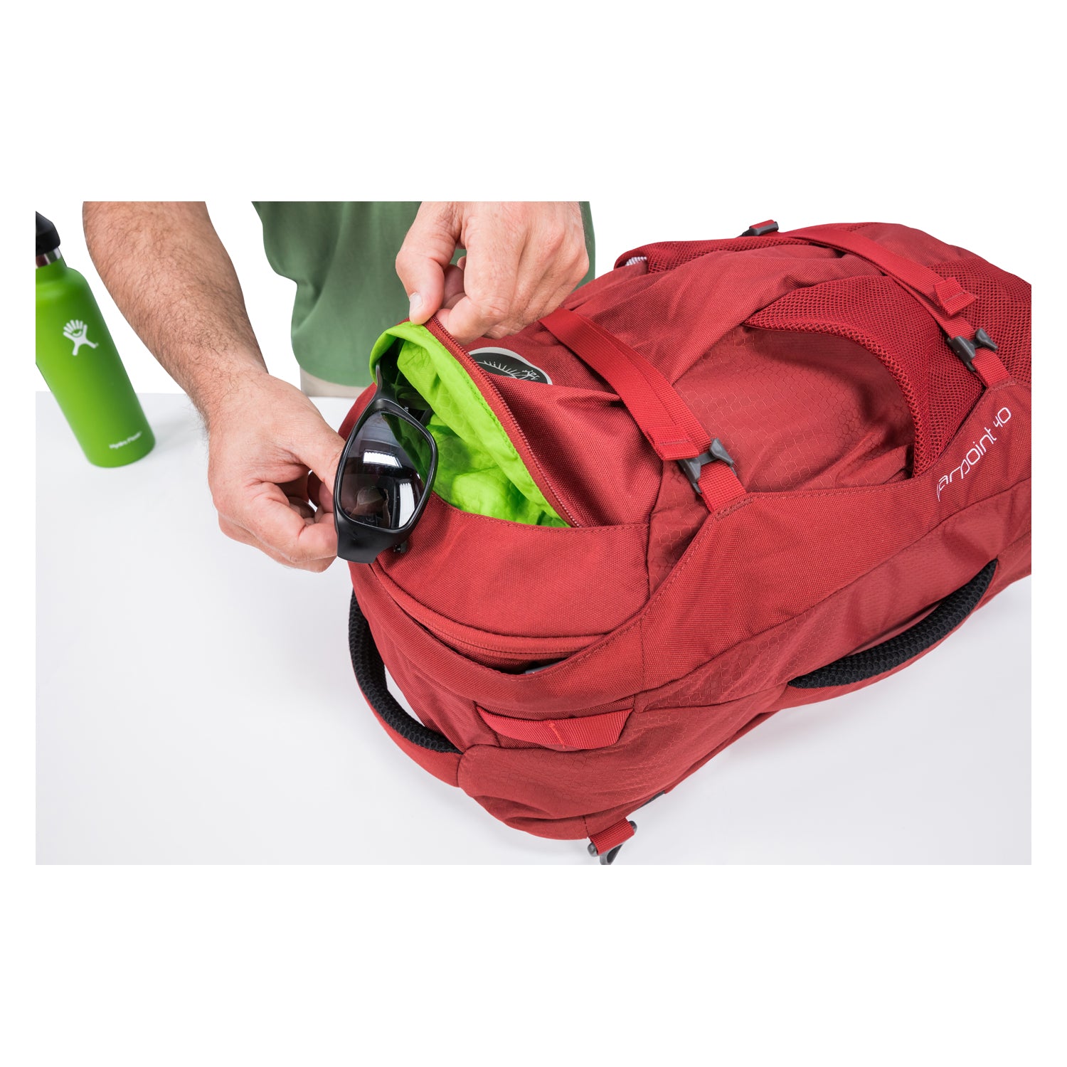Osprey Farpoint Travel Pack Carry-On 40 Backpack - Medium/Large - Men's Travel - Trekking (Jasper Red)