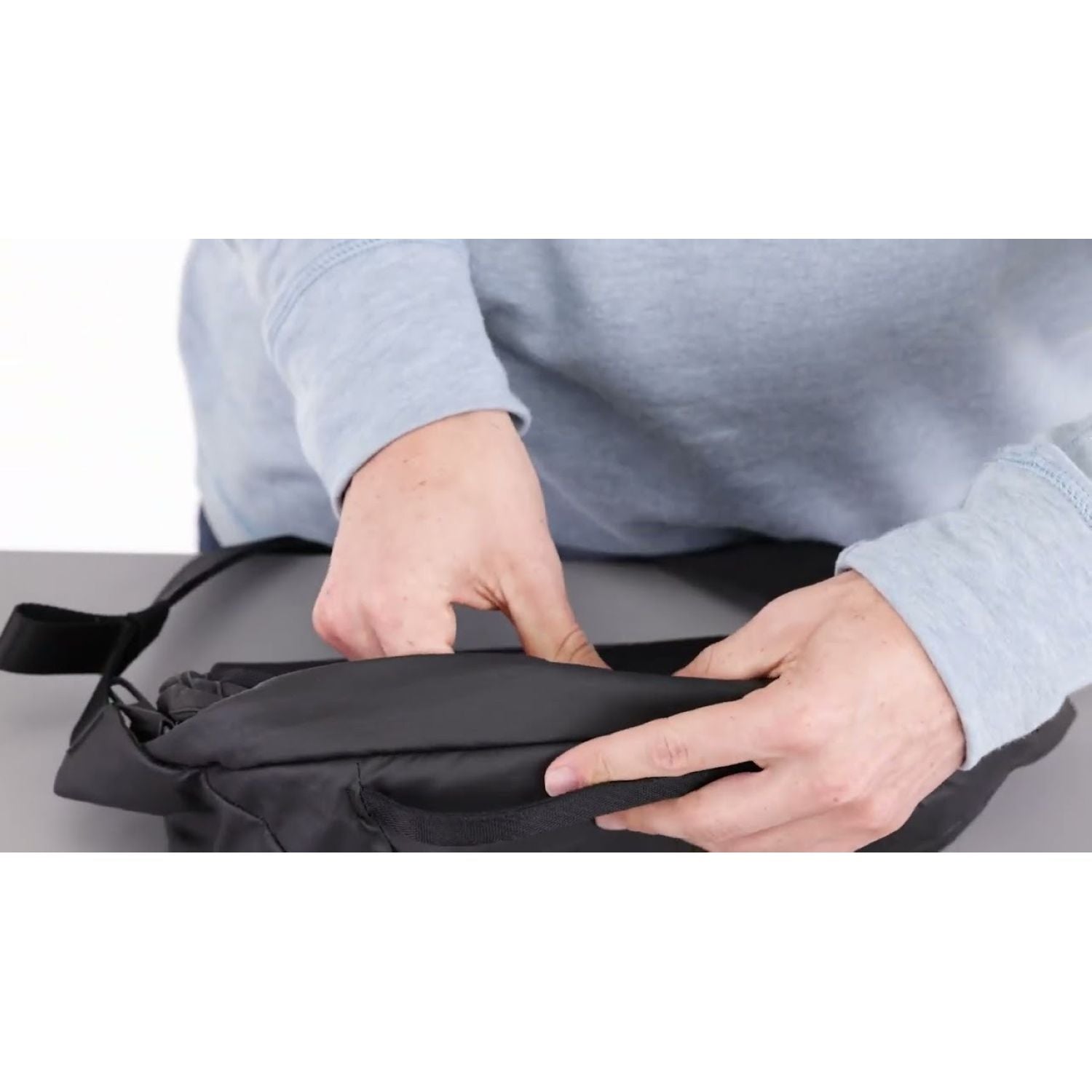 Thule Tact Crossbody 5L - Black