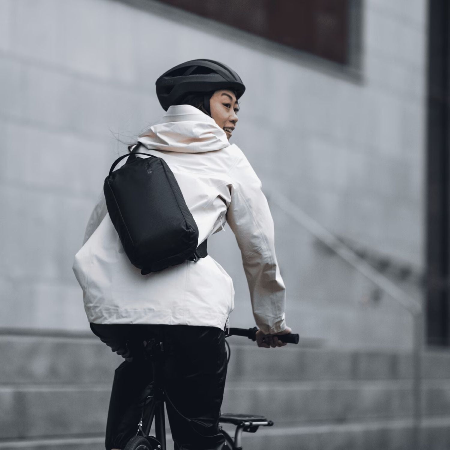 Thule Tact Sling 8L - Black