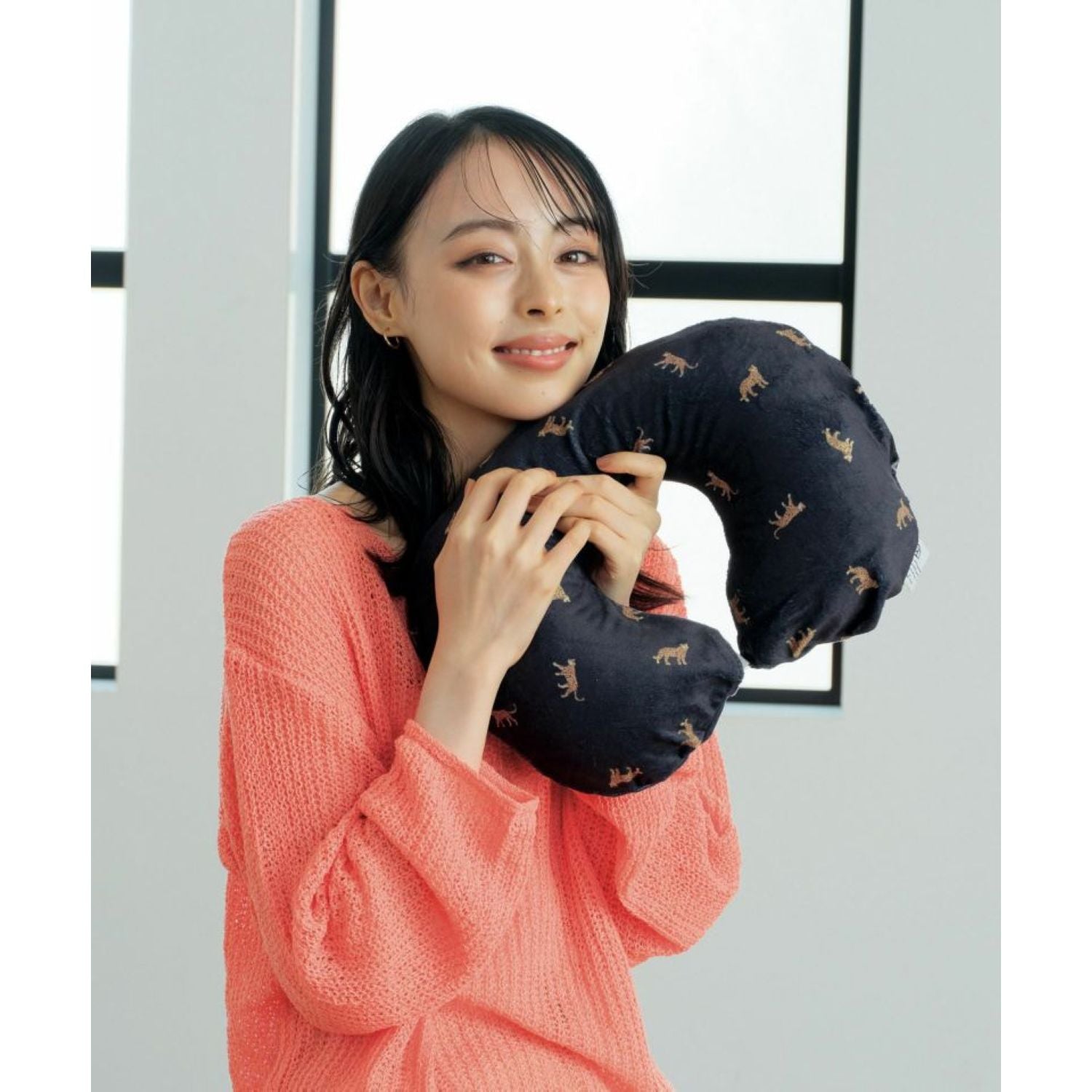 WPC Air Pump Neck Pillow (Blooming Tulip Red)