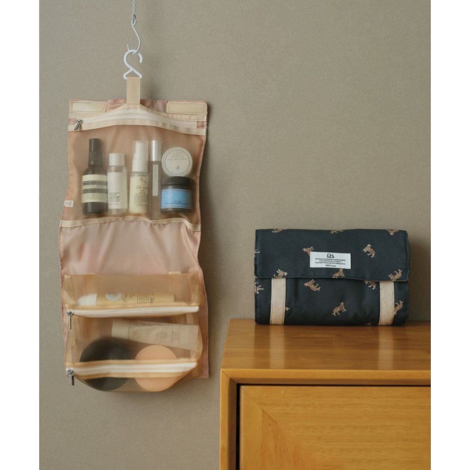 WPC Water Repellent Hanging Toiletry Kit (Blooming Tulip Red)